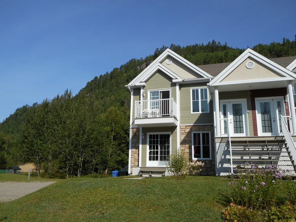 Condo Mont-Edouard LʼAnse-Saint-Jean Exteriör bild